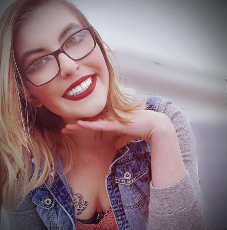 Nacktes geleaktes OnlyFans-Foto von Pixie Kitten