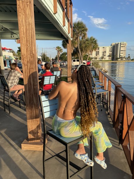 Nacktes geleaktes OnlyFans-Foto von Paris Nieves