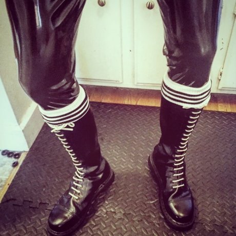 Nacktes geleaktes OnlyFans-Foto von Gummiklasse