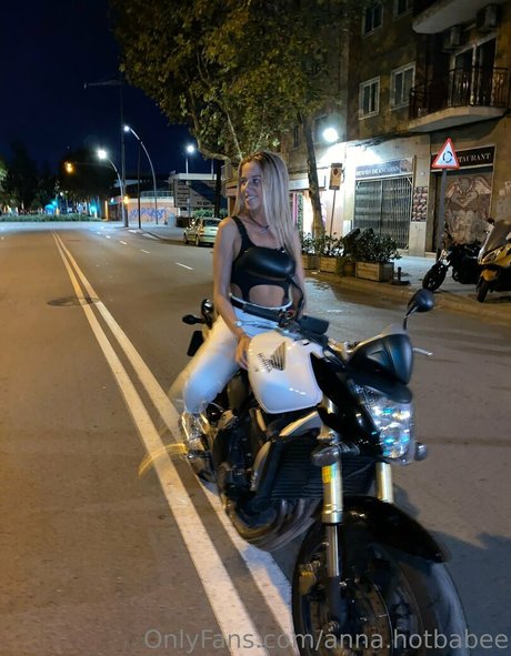 Annahotbabee