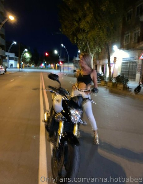 Annahotbabee