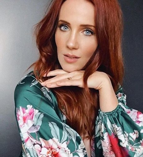 Simone Simons