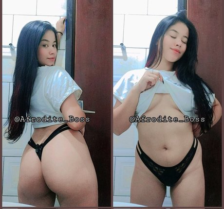 Nacktes geleaktes OnlyFans-Foto von Afroditeboss