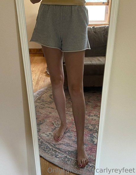 Carlyreyfeet