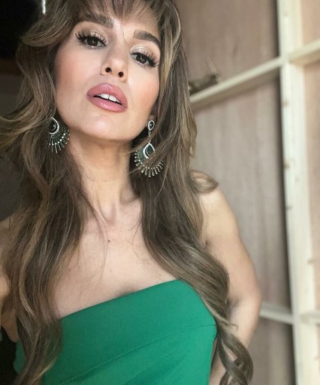 Christy Carlson Romano