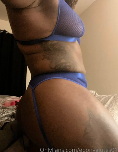 Ebonyglutes01