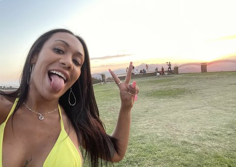 Thatonegirlmikeyvlogs