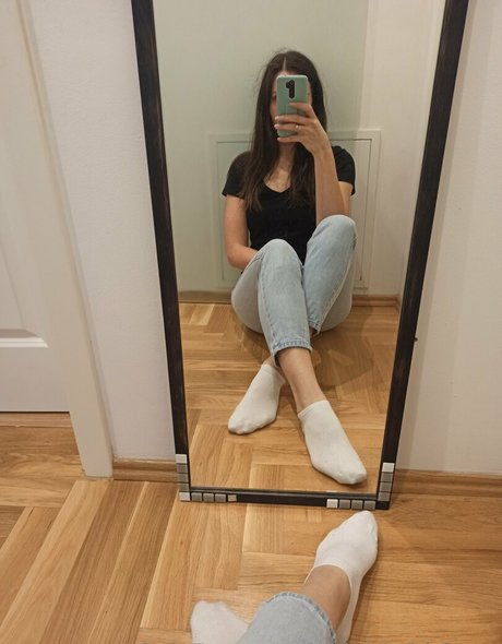 Tallgirlwithfeets