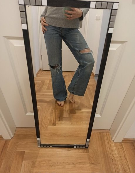 Tallgirlwithfeets