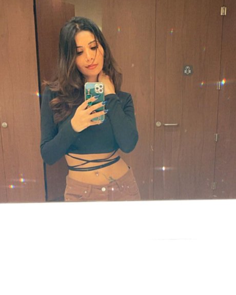 Nacktes geleaktes OnlyFans-Foto von Annie Sharma