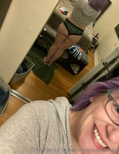 Nacktes geleaktes OnlyFans-Foto von Roxanneandmaxswingers