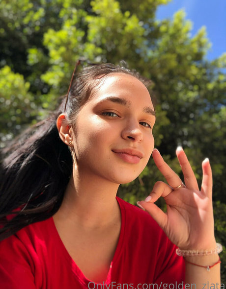 Nacktes geleaktes OnlyFans-Foto von Goldenzlata