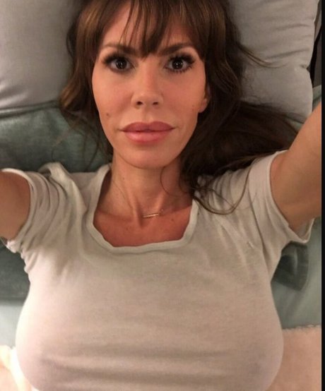 Nikki Cox