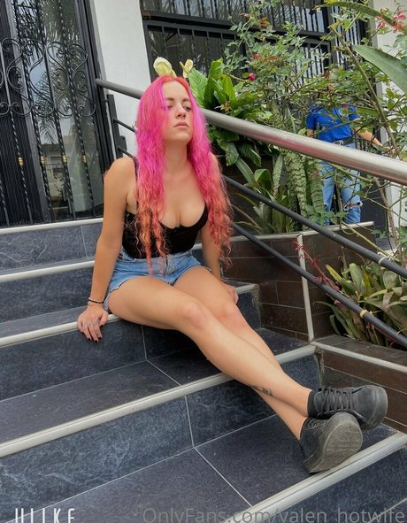 Valenhotwife
