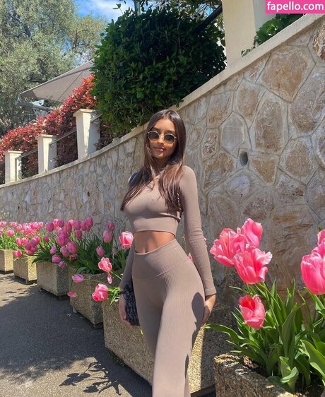 Alexandra Saint Mleux