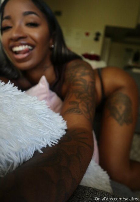 Nacktes geleaktes OnlyFans-Foto von Sakifree