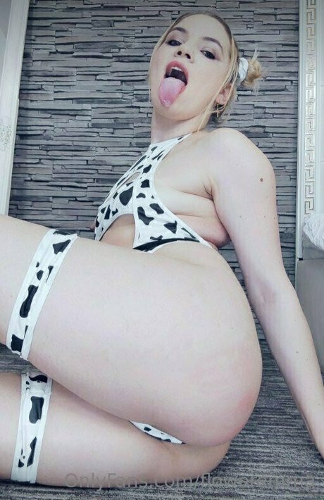 Nacktes geleaktes OnlyFans-Foto von Floweremma