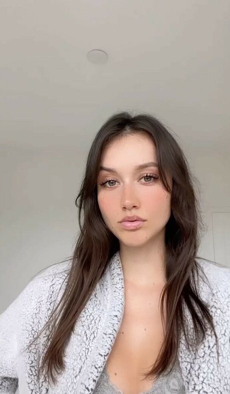 Nacktes geleaktes OnlyFans-Foto von Amy Dangerfield