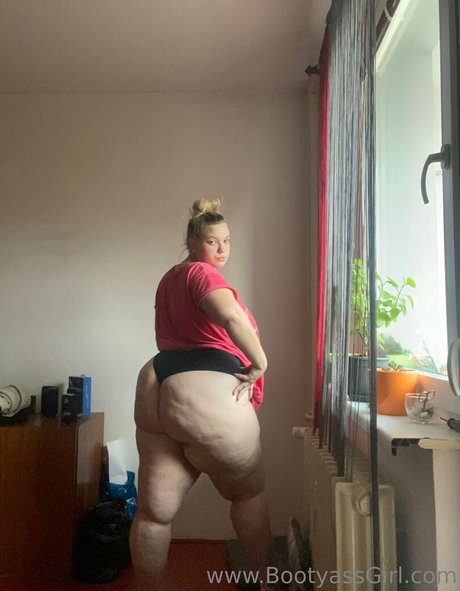Bootyassgirl
