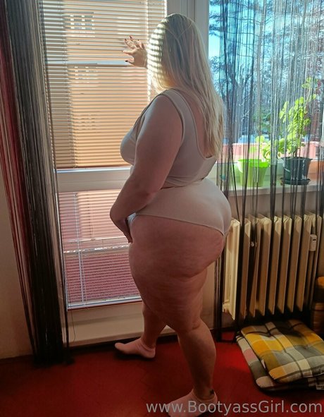 Bootyassgirl
