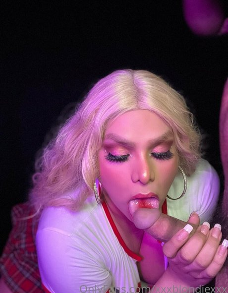 Xxxblondiexxx