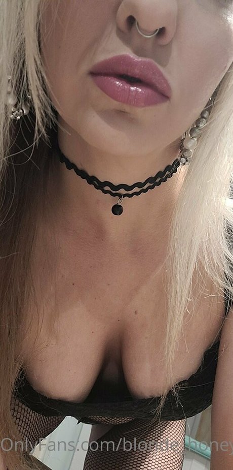 Blondehoney22