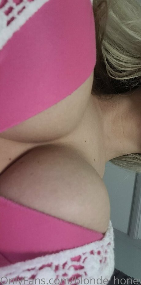 Blondehoney22