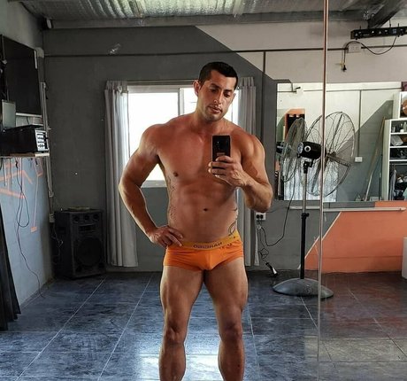 Nacktes geleaktes OnlyFans-Foto von Eliseoantoniofree