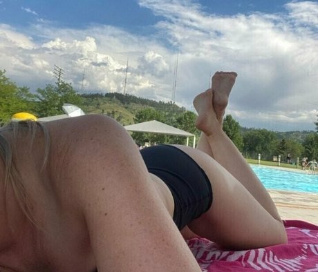 Nacktes geleaktes OnlyFans-Foto von Nxtdoormlffeet