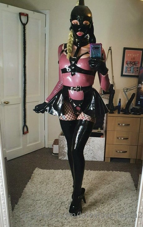 Latexloverlaura2
