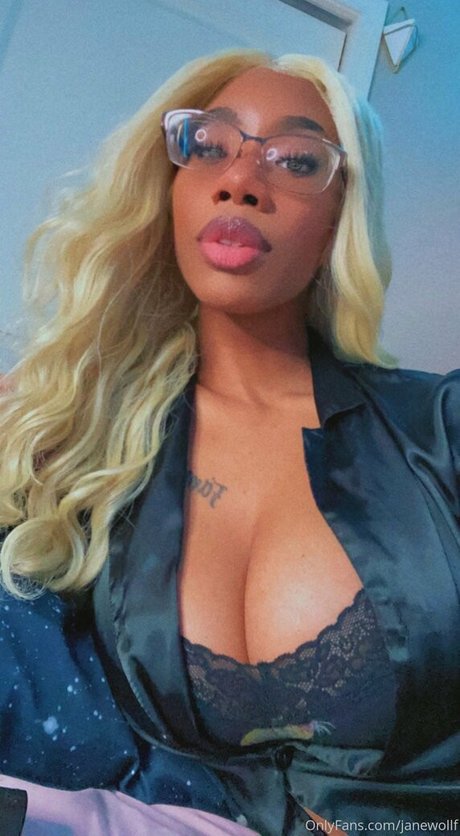 Nacktes geleaktes OnlyFans-Foto von Womanflo