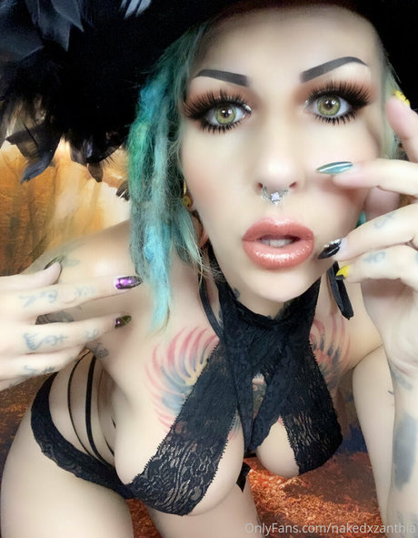 Nakedxzanthia