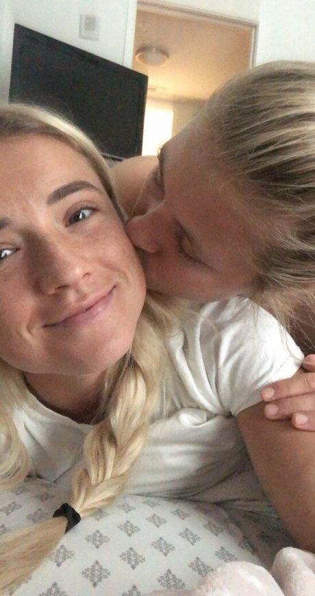 Nacktes geleaktes OnlyFans-Foto von Kristie Mewis