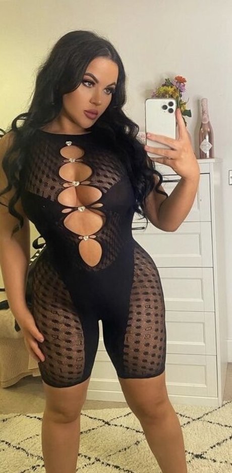 Laratheloser On Insta