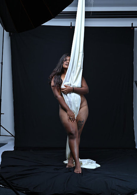 The Hunters Girl Chubby Indian