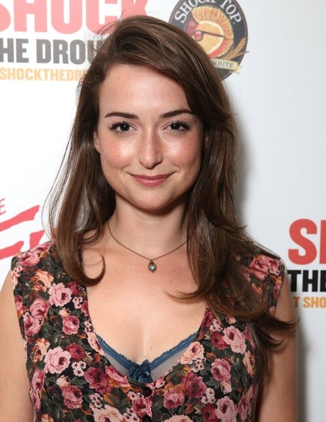 Milana Vayntrub