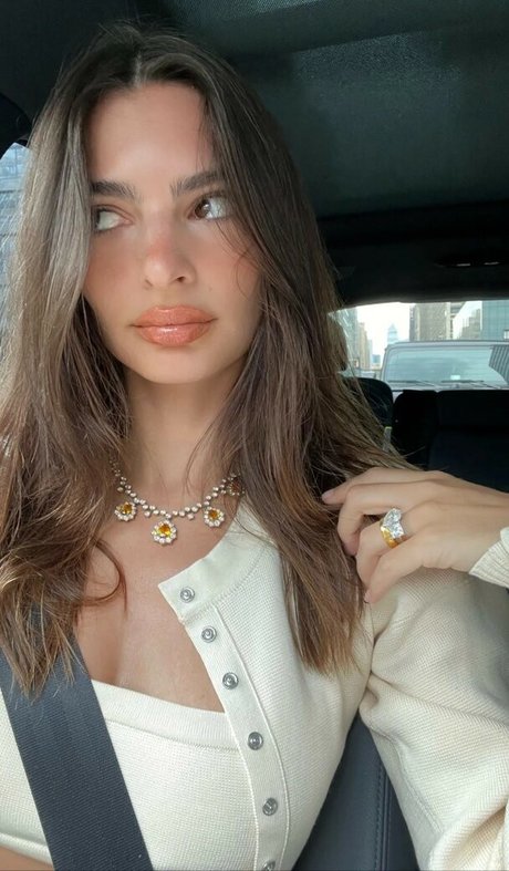 Emily Ratajkowski