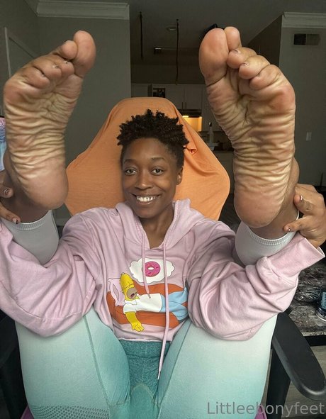 Littleebonyfeet