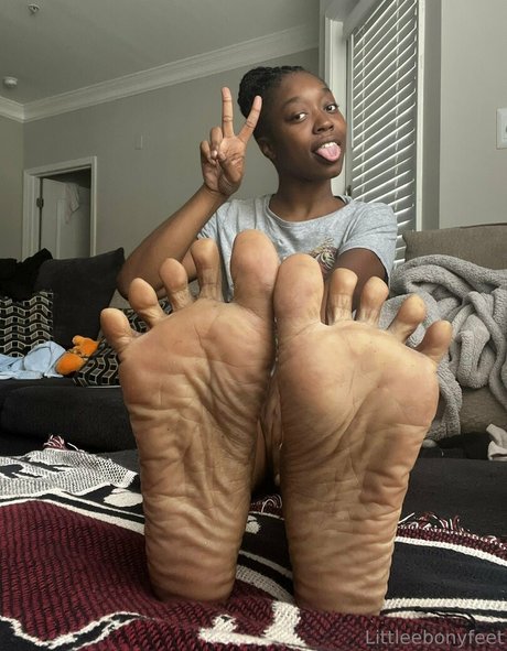 Littleebonyfeet