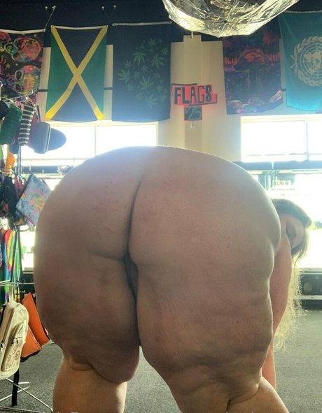 Ladykeepsherlegsopen