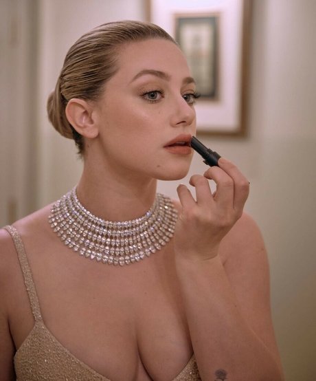 Lili Reinhart