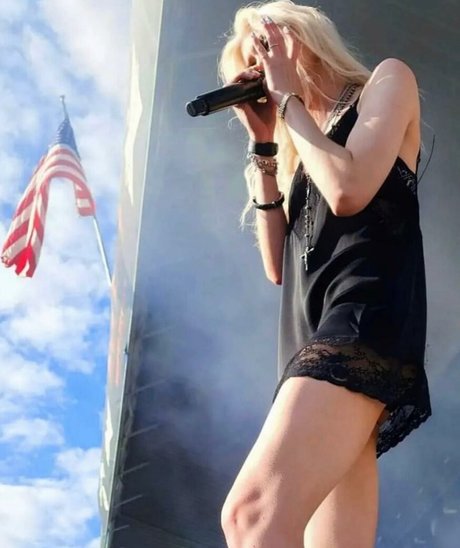 Taylor Momsen