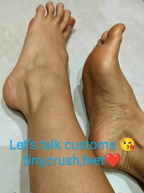 Annafeetcrushvore