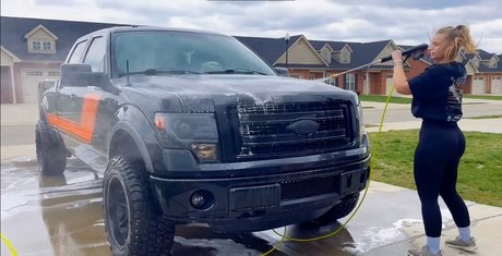 Nacktes geleaktes OnlyFans-Foto von Britney Automotive