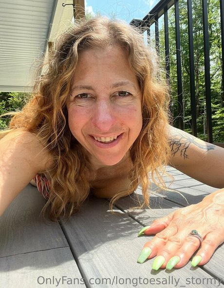 Longtoesallystormy
