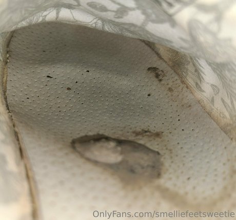 Smelliefeetsweetie