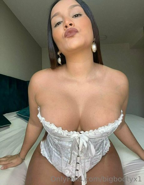 Bigbootyx1