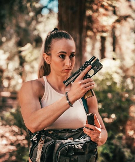 Girls With Guns