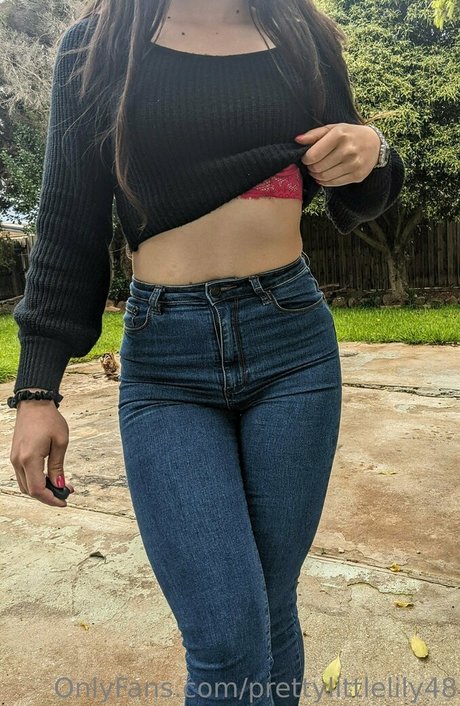 Prettylittlelily48