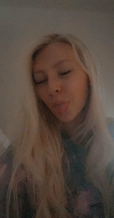 Freshmanblondie18